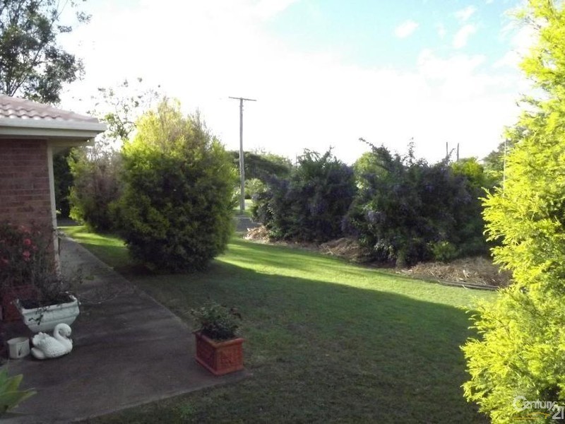 16 Dumke Street, Lowood QLD 4311