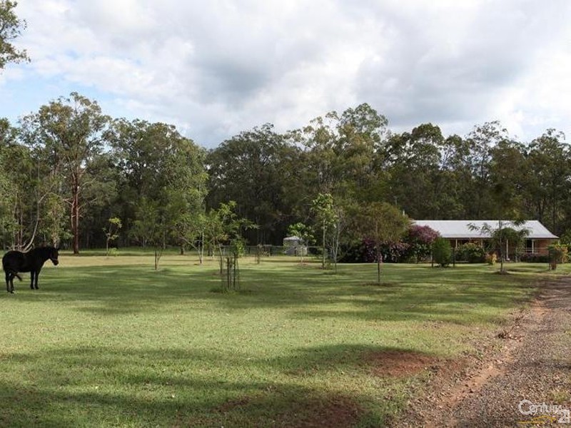 60 Buckingham Crt, Mount Hallen QLD 4312