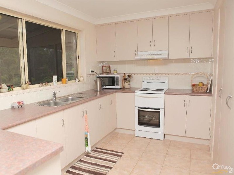 60 Buckingham Crt, Mount Hallen QLD 4312