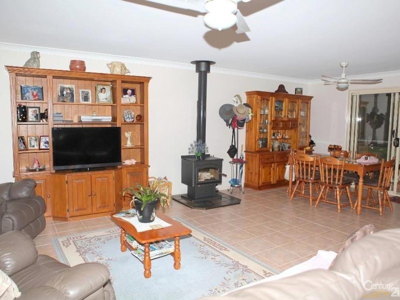 60 Buckingham Crt, Mount Hallen QLD 4312