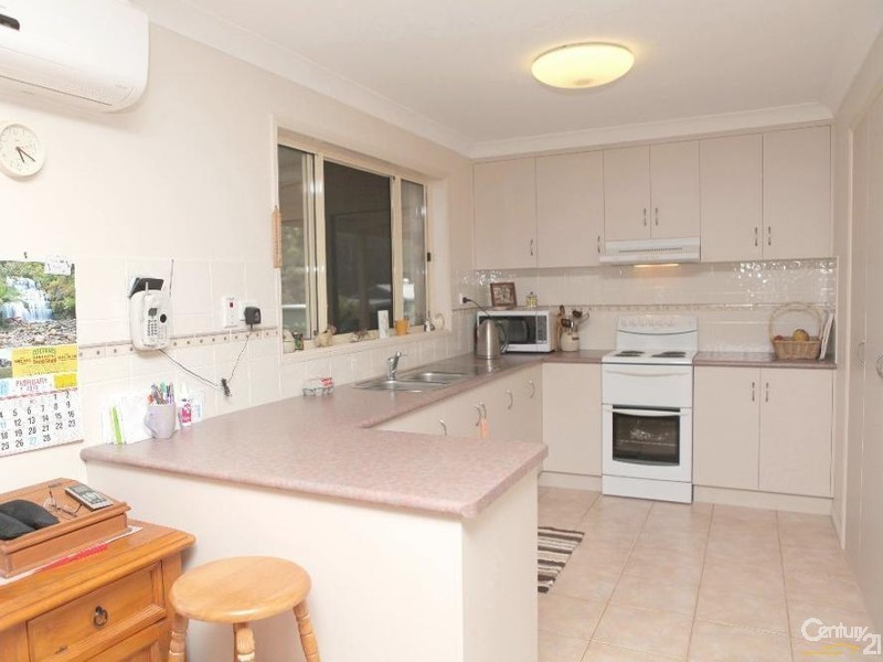 60 Buckingham Crt, Mount Hallen QLD 4312