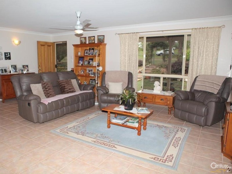 60 Buckingham Crt, Mount Hallen QLD 4312