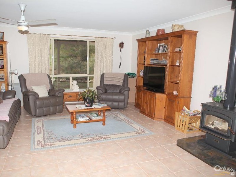 60 Buckingham Crt, Mount Hallen QLD 4312