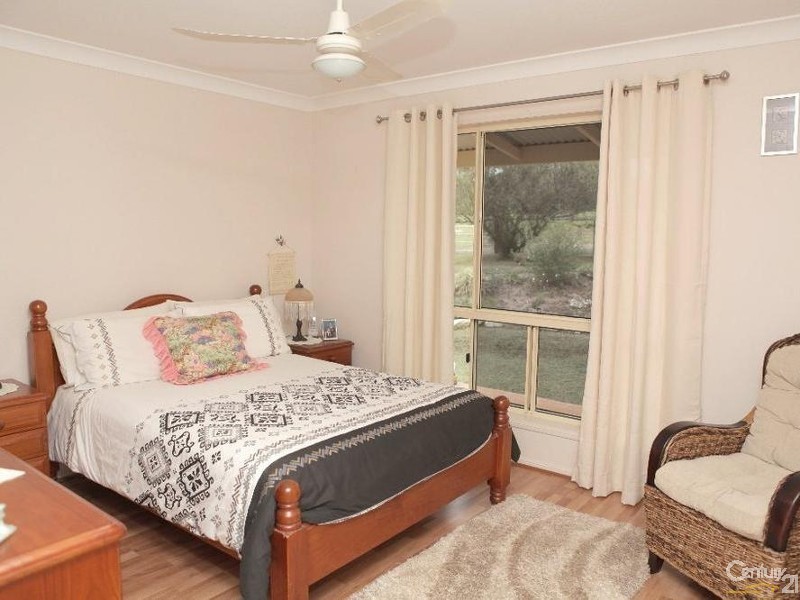 60 Buckingham Crt, Mount Hallen QLD 4312