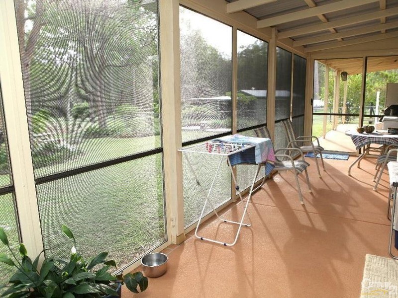 60 Buckingham Crt, Mount Hallen QLD 4312