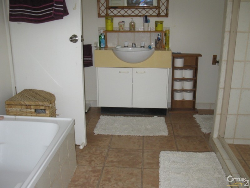 65 Cricket Rd, Regency Downs QLD 4341