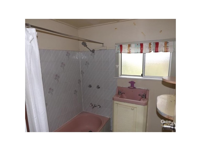 70 Railway Street, Lowood QLD 4311