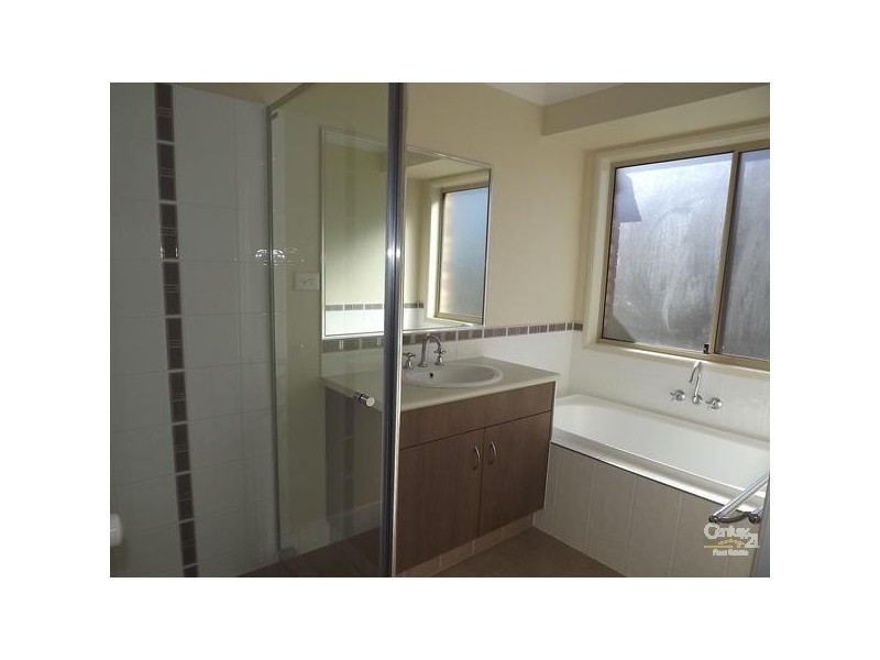 27 Spoonbill Court, Lowood QLD 4311