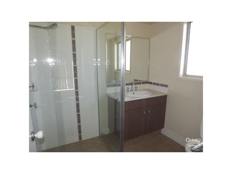 27 Spoonbill Court, Lowood QLD 4311