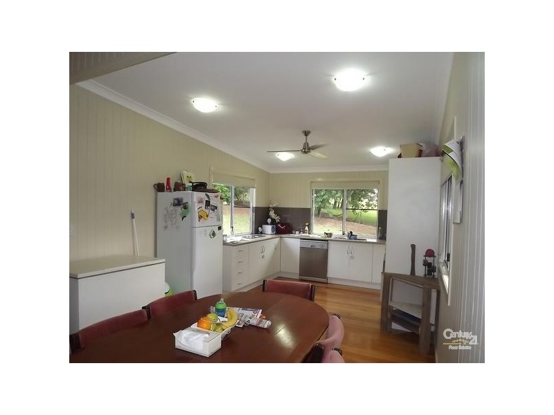 6 Ellen Street, Lowood QLD 4311