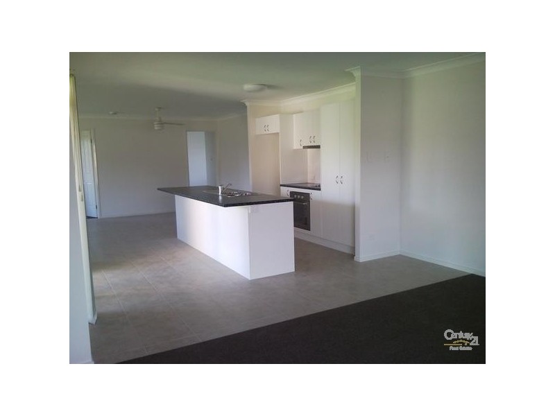 8 Heron Close, Lowood QLD 4311