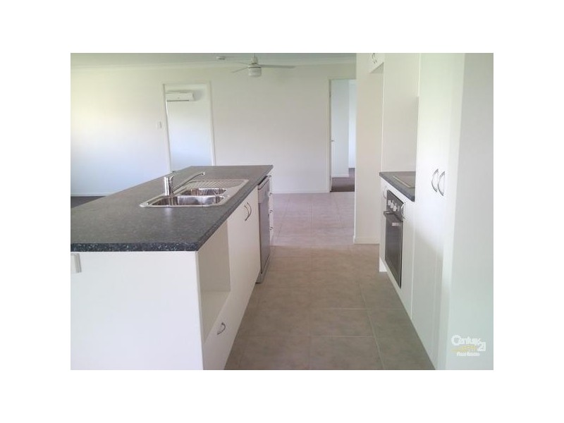 8 Heron Close, Lowood QLD 4311