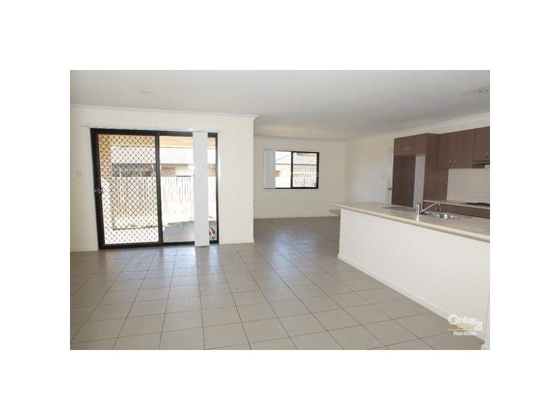 10 Honeyeater Place, Lowood QLD 4311