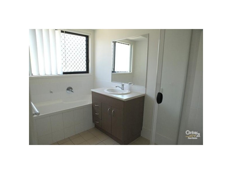 10 Honeyeater Place, Lowood QLD 4311
