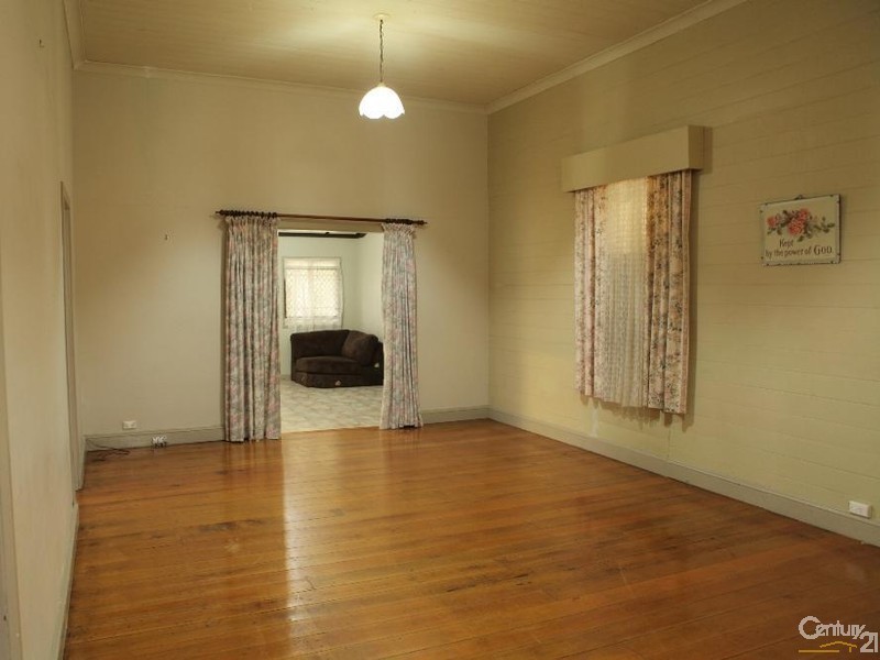 10 Church St, Lowood QLD 4311