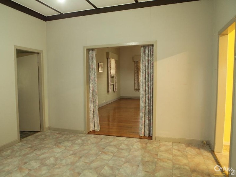 10 Church St, Lowood QLD 4311