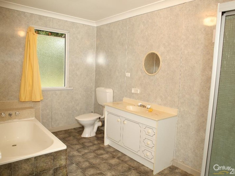 10 Church St, Lowood QLD 4311