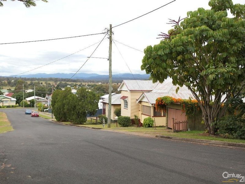 10 Church St, Lowood QLD 4311