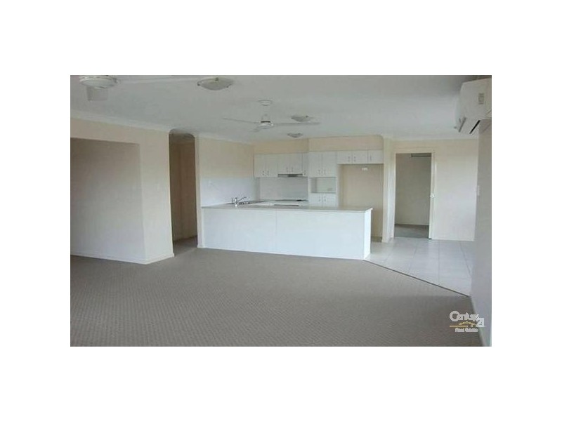 2/9 Harrier Place, Lowood QLD 4311