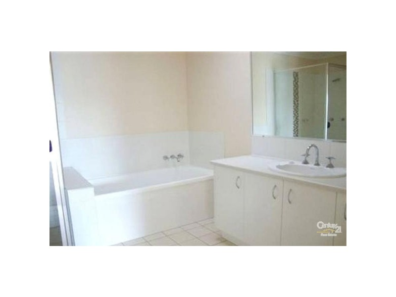 2/9 Harrier Place, Lowood QLD 4311