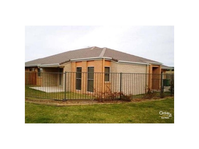 2/9 Harrier Place, Lowood QLD 4311