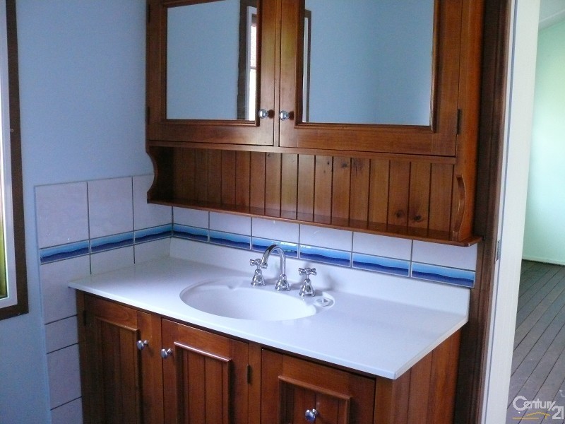 18  Park Street, Lowood QLD 4311