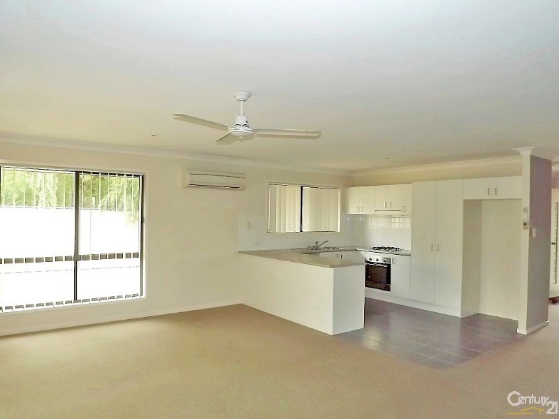 11 Williams St, Lowood QLD 4311