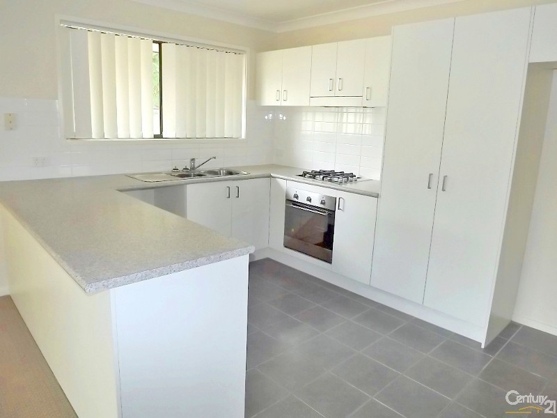 11 Williams St, Lowood QLD 4311