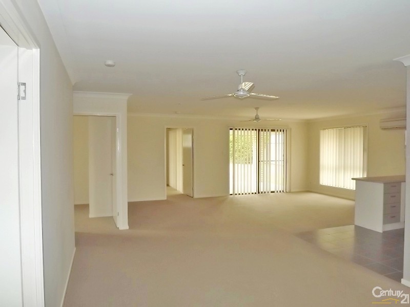11 Williams St, Lowood QLD 4311