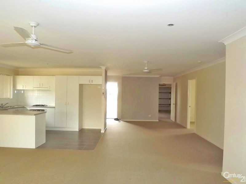 11 Williams St, Lowood QLD 4311