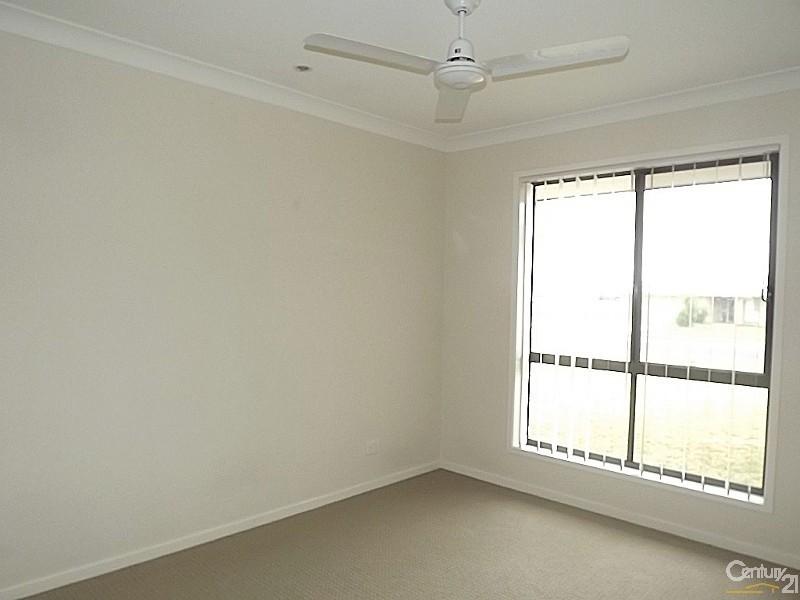 11 Williams St, Lowood QLD 4311