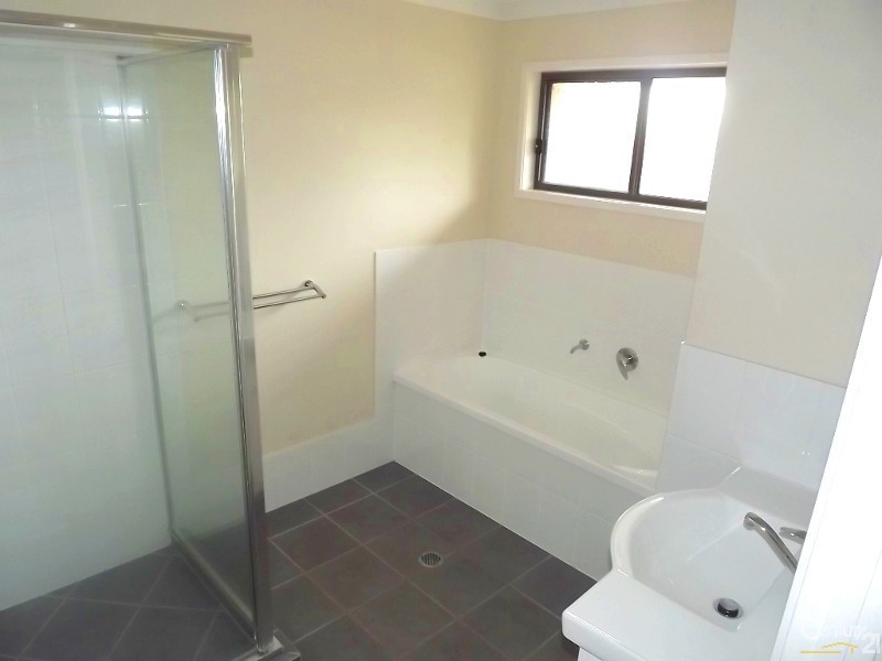 11 Williams St, Lowood QLD 4311