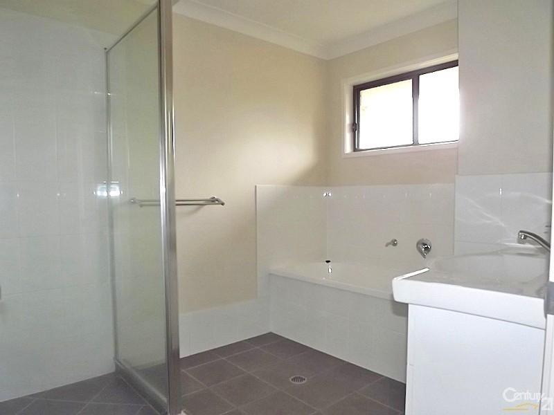 11 Williams St, Lowood QLD 4311