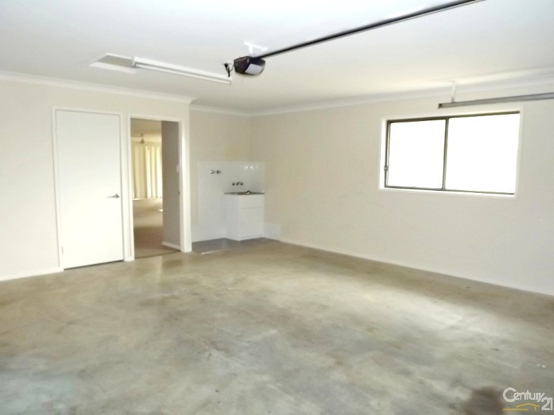 11 Williams St, Lowood QLD 4311