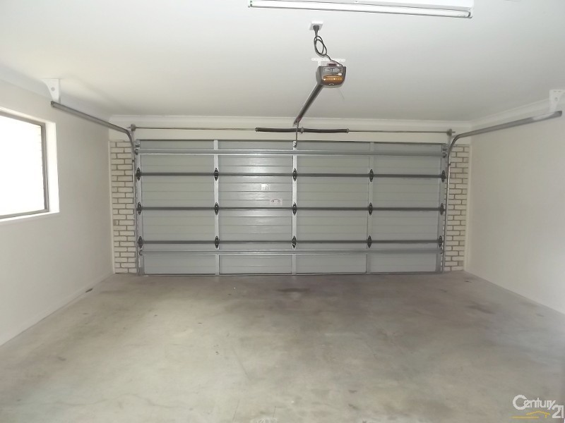 11 Williams St, Lowood QLD 4311