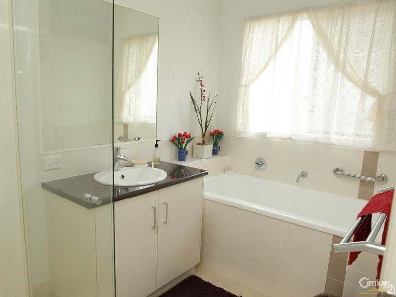 52 Elkhorn St, Fernvale QLD 4306