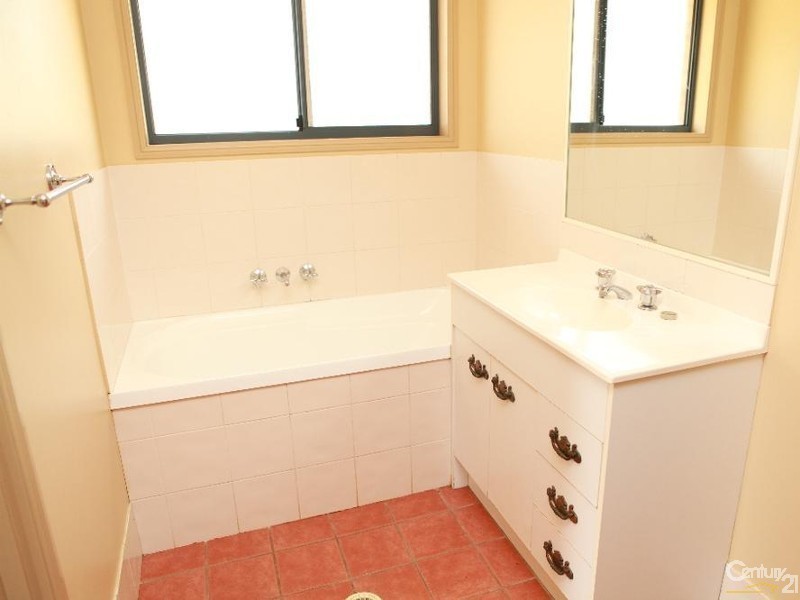 101 Australia II Drive, Kensington Grove QLD 4341