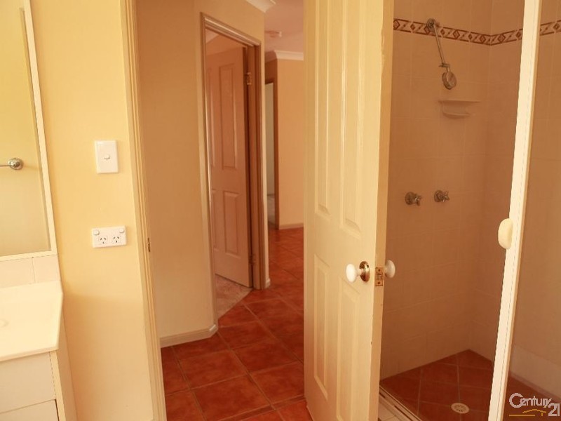 101 Australia II Drive, Kensington Grove QLD 4341