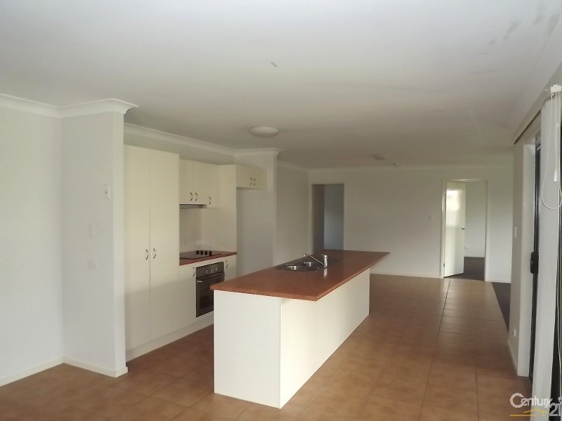 8 Sea Eagle Drive, Lowood QLD 4311