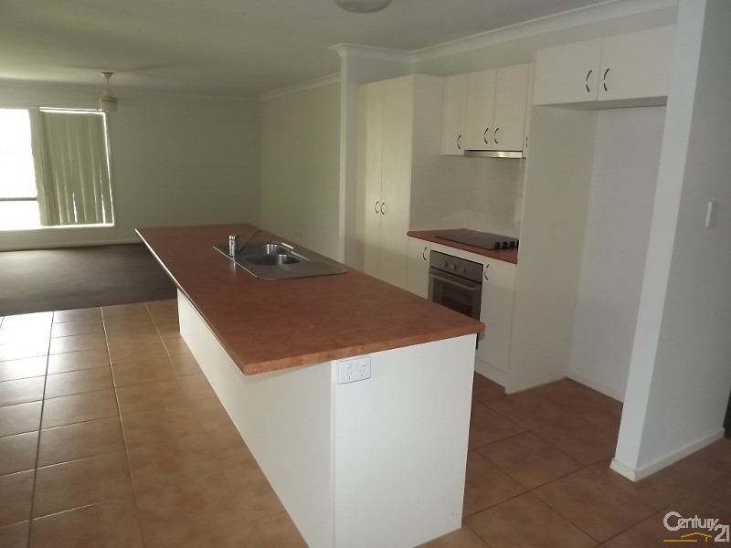 8 Sea Eagle Drive, Lowood QLD 4311