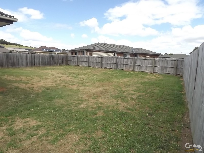 8 Sea Eagle Drive, Lowood QLD 4311