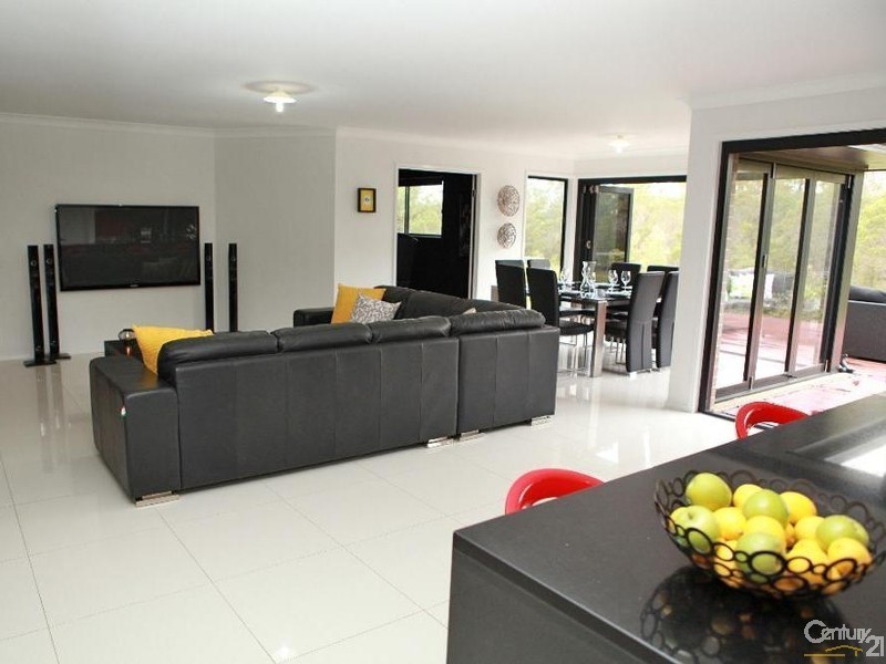 20 Essex Crt, Mount Hallen QLD 4312