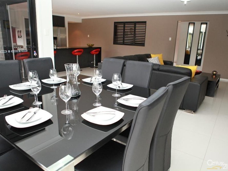 20 Essex Crt, Mount Hallen QLD 4312