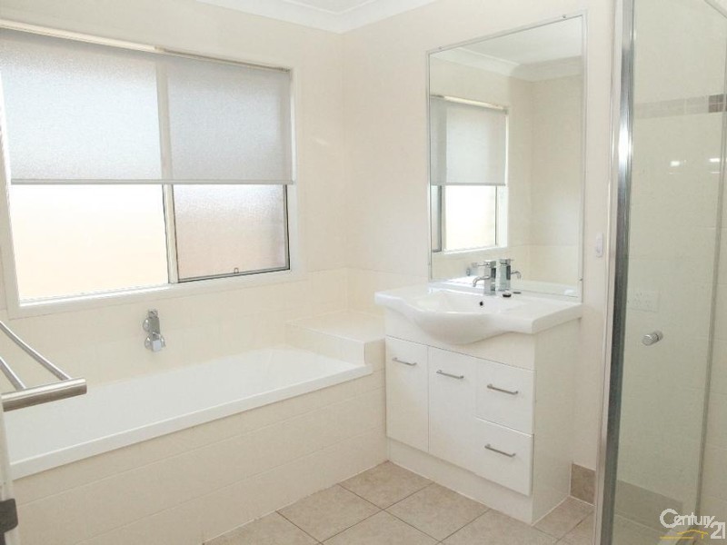 6 Overton Place, Fernvale QLD 4306