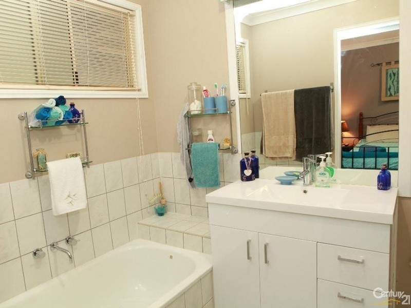 13 Pelican Dr, Laidley Heights QLD 4341