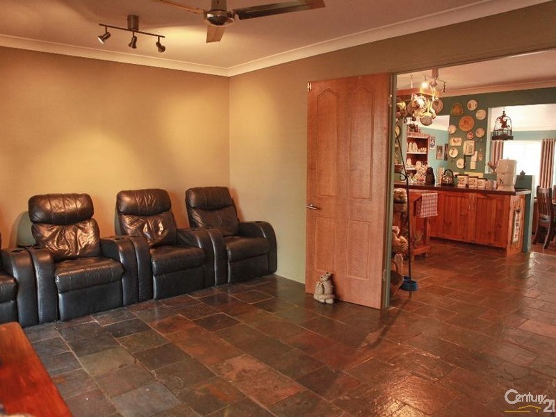 22 Oak St, Brightview QLD 4311