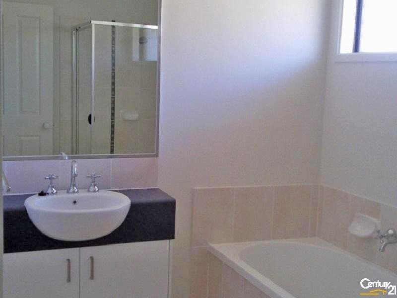 17 Sea Eagle Drive, Lowood QLD 4311