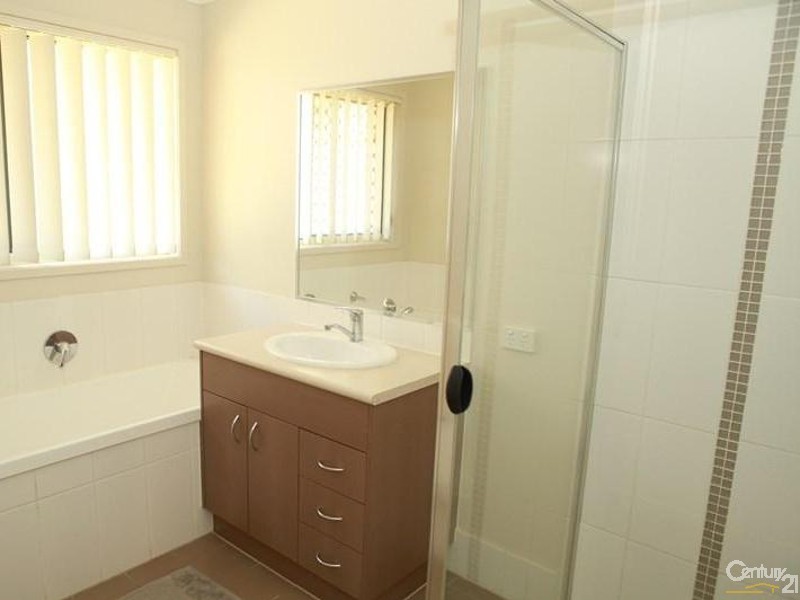 5 Heron St, Lowood QLD 4311