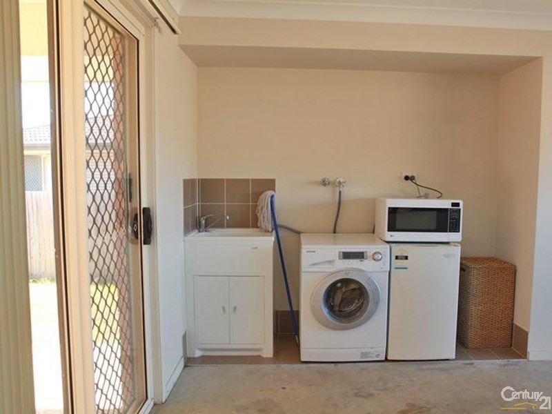 5 Heron St, Lowood QLD 4311