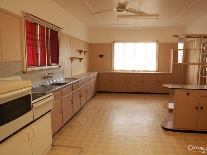 146 Main St, Lowood QLD 4311